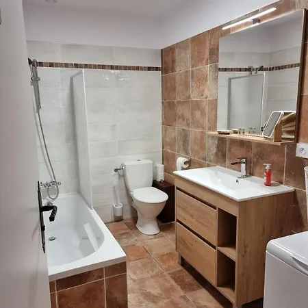 Ideal Famille Et Amis, 2 En 1 Maison, Patio Prive, Parking, Quartier Des Peintres Et Plages A Pieds