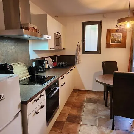 Holiday home Ideal Famille Et Amis, 2 En 1 Maison, Patio Prive, Parking, Quartier Des Peintres Et Plages A Pieds *